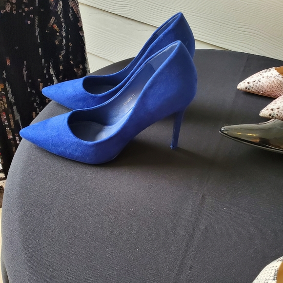 Shoes - Picture 2 of 9